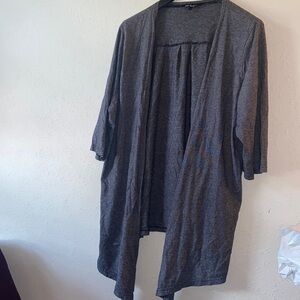 Women’s size 24/26 open black and white pinstripe cardigan T28